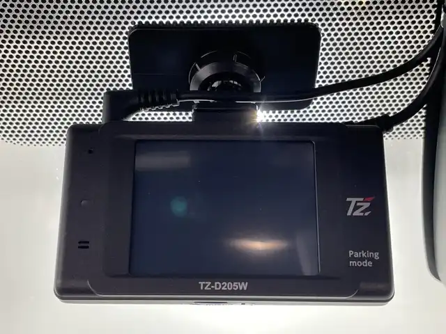 トヨタ カローラ クロス Z 福岡県 2023(令5)年 1.1万km プラチナホワイトパールマイカ 純正ディスプレイオーディオ/（CD/DVD/BT/AM/FM）/フルセグ/バックカメラ/レーダークルーズコントロール/ビルトインETC/D/Nシートヒーター/D席パワーシート/電動リアゲート/オートホールド/横滑り防止装置/衝突軽減システム/レーンアシスト/コーナーセンサー/オートマチックハイビーム/ドアバイザー/前後ドラレコ/ステアリングスイッチ/プッシュスタート/スマートキー/純正AW17インチ