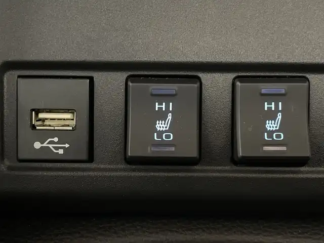 トヨタ カローラ クロス Z 福岡県 2023(令5)年 1.1万km プラチナホワイトパールマイカ 純正ディスプレイオーディオ/（CD/DVD/BT/AM/FM）/フルセグ/バックカメラ/レーダークルーズコントロール/ビルトインETC/D/Nシートヒーター/D席パワーシート/電動リアゲート/オートホールド/横滑り防止装置/衝突軽減システム/レーンアシスト/コーナーセンサー/オートマチックハイビーム/ドアバイザー/前後ドラレコ/ステアリングスイッチ/プッシュスタート/スマートキー/純正AW17インチ