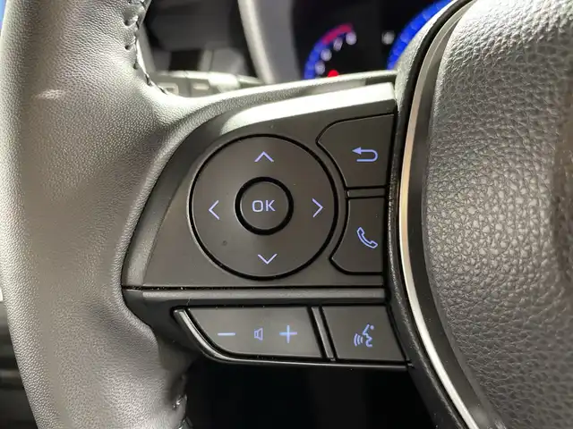 トヨタ カローラ クロス Z 福岡県 2023(令5)年 1.1万km プラチナホワイトパールマイカ 純正ディスプレイオーディオ/（CD/DVD/BT/AM/FM）/フルセグ/バックカメラ/レーダークルーズコントロール/ビルトインETC/D/Nシートヒーター/D席パワーシート/電動リアゲート/オートホールド/横滑り防止装置/衝突軽減システム/レーンアシスト/コーナーセンサー/オートマチックハイビーム/ドアバイザー/前後ドラレコ/ステアリングスイッチ/プッシュスタート/スマートキー/純正AW17インチ