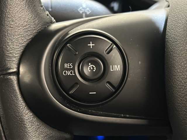 ＭＩＮＩ ミニ クラブマン クーパー 新潟県 2016(平28)年 4.1万km 緑Ⅱ ペッパーパッケージ/純正HDDナビ /バックカメラ/ETC/ドライブレコーダー/クルーズコントロール/LEDヘッドライト/純正アルミホイール/コンフォートアクセス/MTモード付きAT/アイドリングストップ/横滑り防止装置