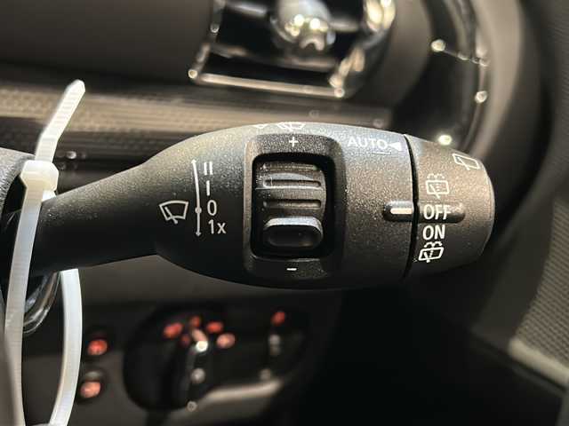 ＭＩＮＩ ミニ クラブマン クーパー 新潟県 2016(平28)年 4.1万km 緑Ⅱ ペッパーパッケージ/純正HDDナビ /バックカメラ/ETC/ドライブレコーダー/クルーズコントロール/LEDヘッドライト/純正アルミホイール/コンフォートアクセス/MTモード付きAT/アイドリングストップ/横滑り防止装置