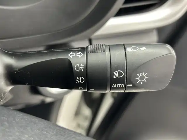 トヨタ ハイラックス Z 熊本県 2020(令2)年 5万km スーパーホワイトⅡ ソフトトノカバー　/社外ナビ（ＣＤ・ＤＶＤ・フルセグ・ＢＴ・ＳＤ・ipod）/バックカメラ　/社外前後ドライブレコーダー　/トヨタセーフティーセンス/・レーダークルーズコントロール　/・プリクラッシュセーフティ/・レーンディパーチャーアラート/・先行車発進お知らせ機能/・ロードサインアシスト/前後クリアランスソナー　/ダウンヒルアシスト　/横滑り防止/アイドリングストップ/純正ゴムフロアマット/純正17インチAW/オートライト/LEDヘッドライト/フォグライト/スマートキー/プッシュスタート/スペアキー1本/保証書/取扱説明書