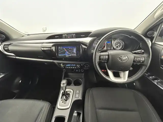 トヨタ ハイラックス Z 熊本県 2020(令2)年 5万km スーパーホワイトⅡ ソフトトノカバー　/社外ナビ（ＣＤ・ＤＶＤ・フルセグ・ＢＴ・ＳＤ・ipod）/バックカメラ　/社外前後ドライブレコーダー　/トヨタセーフティーセンス/・レーダークルーズコントロール　/・プリクラッシュセーフティ/・レーンディパーチャーアラート/・先行車発進お知らせ機能/・ロードサインアシスト/前後クリアランスソナー　/ダウンヒルアシスト　/横滑り防止/アイドリングストップ/純正ゴムフロアマット/純正17インチAW/オートライト/LEDヘッドライト/フォグライト/スマートキー/プッシュスタート/スペアキー1本/保証書/取扱説明書