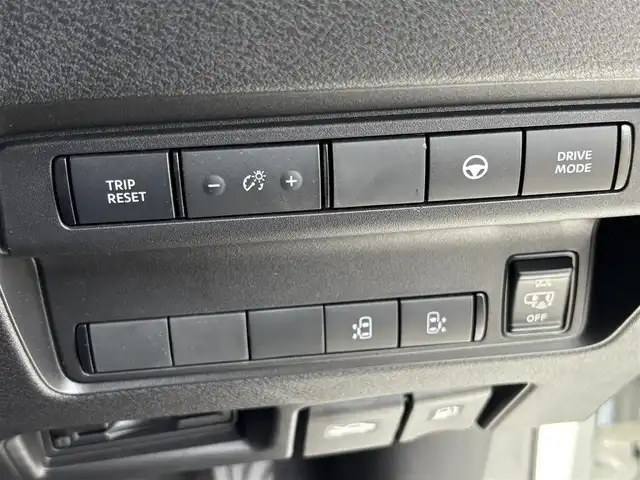 日産 セレナ e－パワー ハイウェイスター V 熊本県 2025(令7)年 0.4万km プリズムホワイト ・純正ナビ(BT/AppleCarPlay/USB)/・フルセグテレビ/・アラウンドビューモニター/・フリップダウンモニター/・プロパイロット/・ETC 2.0/・エマージェンシーブレーキ/・ブラインドスポットモニター/・両側パワースライドドア/・デジタルインナーミラー/・ブレーキホールド/・オートハイビーム/・シートヒーター/・ステアリングリモコン/・ステアリングヒーター