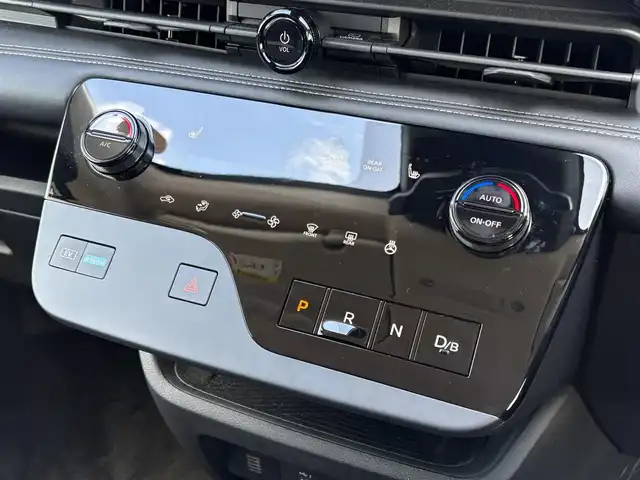 日産 セレナ e－パワー ハイウェイスター V 熊本県 2025(令7)年 0.4万km プリズムホワイト ・純正ナビ(BT/AppleCarPlay/USB)/・フルセグテレビ/・アラウンドビューモニター/・フリップダウンモニター/・プロパイロット/・ETC 2.0/・エマージェンシーブレーキ/・ブラインドスポットモニター/・両側パワースライドドア/・デジタルインナーミラー/・ブレーキホールド/・オートハイビーム/・シートヒーター/・ステアリングリモコン/・ステアリングヒーター