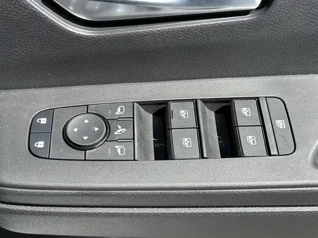 日産 セレナ e－パワー ハイウェイスター V 熊本県 2025(令7)年 0.4万km プリズムホワイト ・純正ナビ(BT/AppleCarPlay/USB)/・フルセグテレビ/・アラウンドビューモニター/・フリップダウンモニター/・プロパイロット/・ETC 2.0/・エマージェンシーブレーキ/・ブラインドスポットモニター/・両側パワースライドドア/・デジタルインナーミラー/・ブレーキホールド/・オートハイビーム/・シートヒーター/・ステアリングリモコン/・ステアリングヒーター