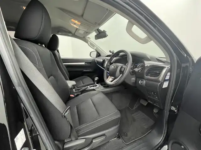 トヨタ ハイラックス Z 熊本県 2021(令3)年 3.1万km アティチュードブラックマイカ 禁煙車　/トノカバー/カロッツェリアディスプレイオーディオ/バックカメラ　/レーダークルーズコントロール　/前後クリアランスソナー　/衝突軽減ブレーキ　/レーンキープアシスト　/横滑り防止　/ダウンヒルアシスト/アイドリングストップ/社外フロアマット/純正17インチAW/オートライト/LEDヘッドライト/フォグライト/スマートキー/プッシュスタート