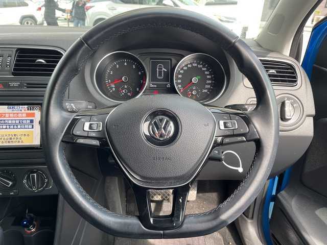 フォルクスワーゲン ポロ TSIコンフォートL アップグレードPKG 兵庫県 2015(平27)年 4.5万km ライトブルー 純正ナビ/(CD/DVD/BT/SD)/バックカメラ/ETC/クルーズコントロール/ドライブレコーダー/パドルシフト/ステアリングリモコン/リモコンキー