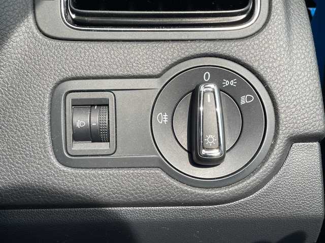 フォルクスワーゲン ポロ TSIコンフォートL アップグレードPKG 兵庫県 2015(平27)年 4.5万km ライトブルー 純正ナビ/(CD/DVD/BT/SD)/バックカメラ/ETC/クルーズコントロール/ドライブレコーダー/パドルシフト/ステアリングリモコン/リモコンキー