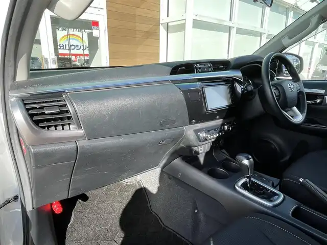 トヨタ ハイラックス Z 宮崎県 2020(令2)年 5.7万km スーパーホワイトⅡ 純正7インチナビ(Bluetooth/フルセグTV/CD/DVD)/ETC/バックカメラ/USB・HDMIポータル/前方ドラレコ/４WD/ディーゼルターボ/プリクラッシュセーフティー/レーダークルーズコントロール/純正17インチアルミホイール/純正フロアマット/ダウンヒルアシスト