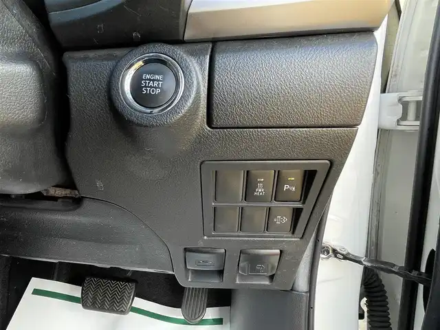 トヨタ ハイラックス Z 宮崎県 2020(令2)年 5.7万km スーパーホワイトⅡ 純正7インチナビ(Bluetooth/フルセグTV/CD/DVD)/ETC/バックカメラ/USB・HDMIポータル/前方ドラレコ/４WD/ディーゼルターボ/プリクラッシュセーフティー/レーダークルーズコントロール/純正17インチアルミホイール/純正フロアマット/ダウンヒルアシスト