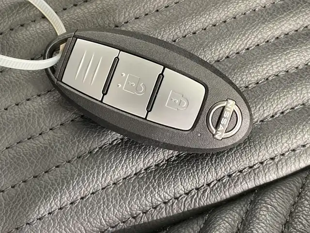 日産 オーラ G レザーエディション 栃木県 2022(令4)年 2万km ガーネットレッド/スーパーブラック 2トーン 純正９インチナビ/　（CD/DVD/フルセグTV/Bluetooth/USB）/アラウンドビューモニター/ＢＯＳＥサウンド　/プロパイロット　/エマージェンシーブレーキ/ビルトインＥＴＣ２．０　/三眼ＬＥＤヘッドライト　/デジタルインナーミラー　/ドライブレコーダー　/純正17インチAW