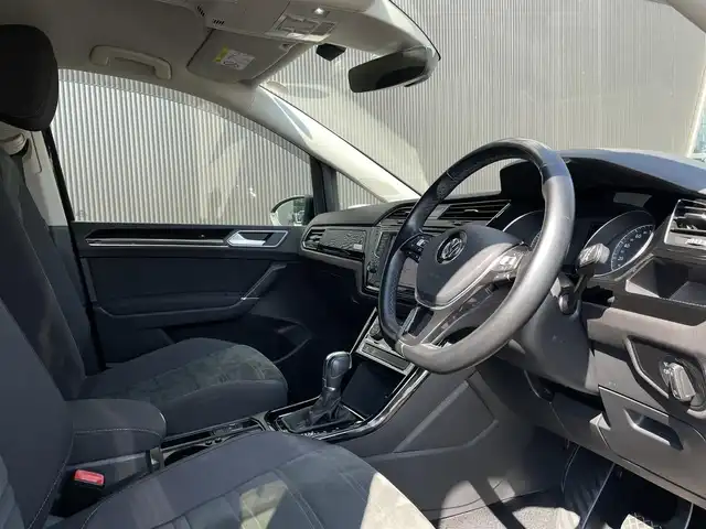 フォルクスワーゲン ゴルフ トゥーラン TSI ハイライン 長野県 2017(平29)年 4.8万km 黒 純正後席モニター /DiscoverProナビ /TV /バックカメラ /CarPlay対応 /アダプティブクルーズ /レーンキープアシスト /LEDヘッドライト　/シートヒーター /ルーフコンソール /パークセンサー /ルーフレール /プッシュスタート /ETC