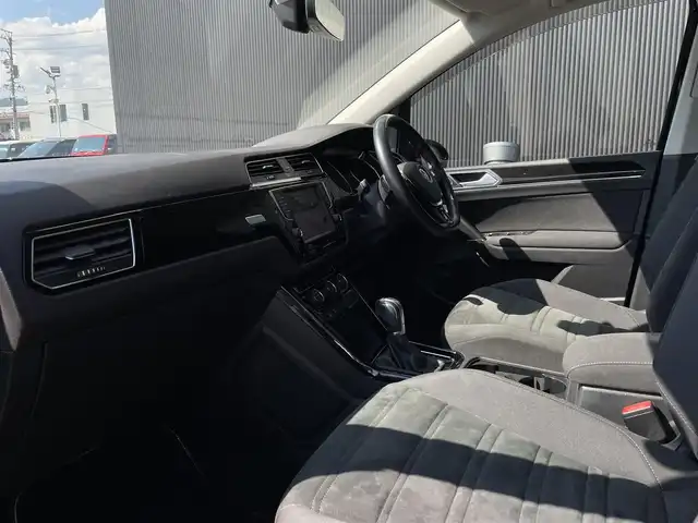 フォルクスワーゲン ゴルフ トゥーラン TSI ハイライン 長野県 2017(平29)年 4.8万km 黒 純正後席モニター /DiscoverProナビ /TV /バックカメラ /CarPlay対応 /アダプティブクルーズ /レーンキープアシスト /LEDヘッドライト　/シートヒーター /ルーフコンソール /パークセンサー /ルーフレール /プッシュスタート /ETC