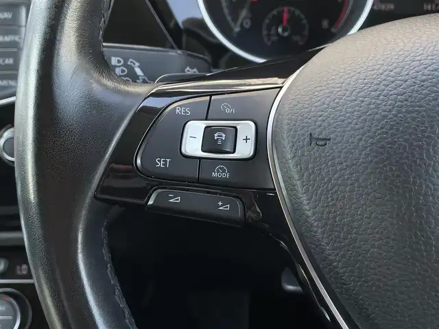 フォルクスワーゲン ゴルフ トゥーラン TSI ハイライン 長野県 2017(平29)年 4.8万km 黒 純正後席モニター /DiscoverProナビ /TV /バックカメラ /CarPlay対応 /アダプティブクルーズ /レーンキープアシスト /LEDヘッドライト　/シートヒーター /ルーフコンソール /パークセンサー /ルーフレール /プッシュスタート /ETC
