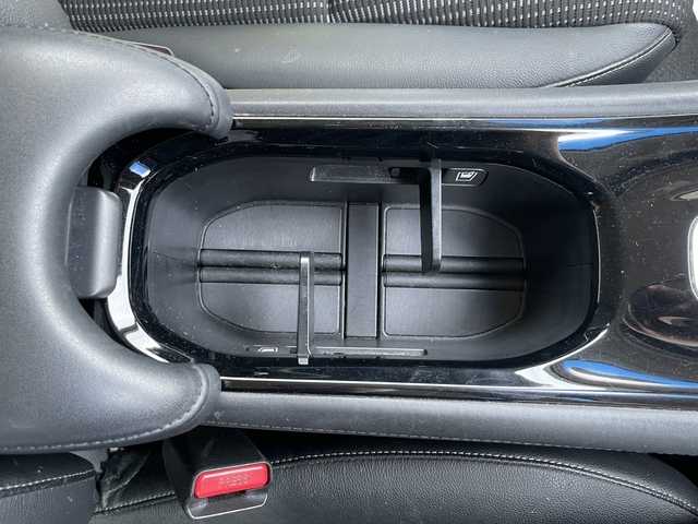 ホンダ ヴェゼル ハイブリッド 宮城県 2015(平27)年 12.6万km クリスタルブラックパール (株)IDOMが運営する【じしゃロン仙台店】の自社ローン専用車両になりますこちらは現金またはオートローンご利用時の価格です。自社ローンご希望の方は別途その旨お申付け下さい/SDナビ/ハーフレザーシート/シートヒーター/バックモニター/クルーズコントロール