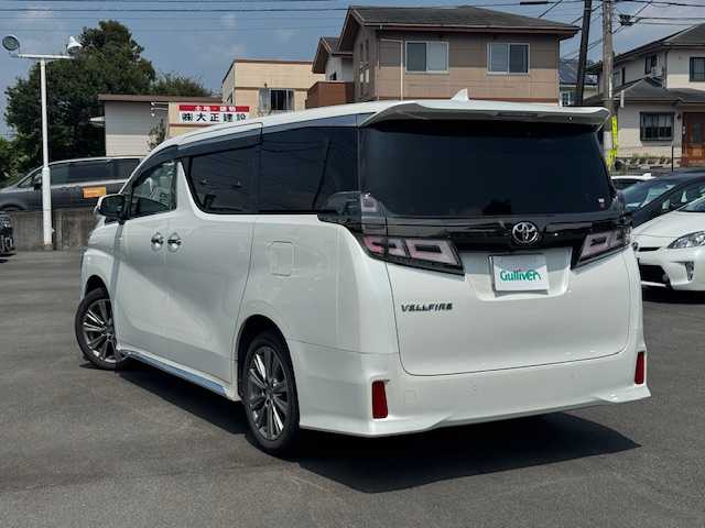 トヨタ ヴェルファイア ゴールデンアイズⅢ 静岡県 2022(令4)年 5.2万km ホワイトパールクリスタルシャイン ●純正ナビ/(Bluetooth)/●ハーフレザーシート/●バックカメラ/●レーダークルーズコントロール/●ブラインドスポットモニター/●衝突被害軽減システム/●レーンキープアシスト/●前後コーナーセンサー/●電動パーキングブレーキ/●オートブレーキホールド/●三眼LEDライト＆フォグランプ/●オートライト/●オートマチックハイビーム/●コンビステアリング/●ステアリングスイッチ/●ETC/●前後ドライブレコーダー/●電動リアゲート/●デジタルインナーミラー/●オットマン/●両側パワースライド/●ドアバイザー/●スマートキー/●プッシュスタート/●純正フロアマット/●純正18インチアルミホイール/●W＋サイド＋ニーSRS＋ABS