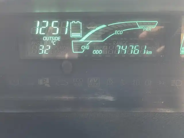 トヨタ アクア S 福岡県 2013(平25)年 7.5万km ブラックマイカ (株)IDOMが運営する【じしゃロン八幡西店】の自社ローン専用車両になります。こちらは現金またはオートローンご利用時の価格です。自社ローンご希望の方は別途その旨お申付け下さい/・ナビ（AVN668HD）/・DVD再生可/・ETC/・プッシュスタート/・純正フロアマット/・ドアバイザー