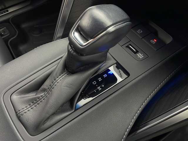 トヨタ ハリアー G 秋田県 2021(令3)年 2.7万km ホワイトパールクリスタルシャイン ４WD/純正ナビ/　(FM/AM/AUX/USB/Bluetooth/フルセグテレビ)/バックカメラ/ビルトインETC/横滑り防止装置/レーンキープアシスト/前後コーナーセンサー/レーダークルーズコントロール/LEDライト/オートライト/オートマチックハイビーム/純正アルミホイール/純正ドアバイザー/パワーバックドア/ミラーヒーター/デジタルインナーミラー/パーキングサポートブレーキ/スペアキー/フロアマット/オートエアコン/デュアルエアコン/ステアリングリモコン/プッシュスタート/スマートキー/電動格納ミラー/ウインカーミラー