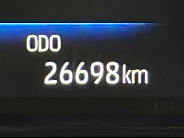 トヨタ ハリアー G 秋田県 2021(令3)年 2.7万km ホワイトパールクリスタルシャイン ４WD/純正ナビ/　(FM/AM/AUX/USB/Bluetooth/フルセグテレビ)/バックカメラ/ビルトインETC/横滑り防止装置/レーンキープアシスト/前後コーナーセンサー/レーダークルーズコントロール/LEDライト/オートライト/オートマチックハイビーム/純正アルミホイール/純正ドアバイザー/パワーバックドア/ミラーヒーター/デジタルインナーミラー/パーキングサポートブレーキ/スペアキー/フロアマット/オートエアコン/デュアルエアコン/ステアリングリモコン/プッシュスタート/スマートキー/電動格納ミラー/ウインカーミラー