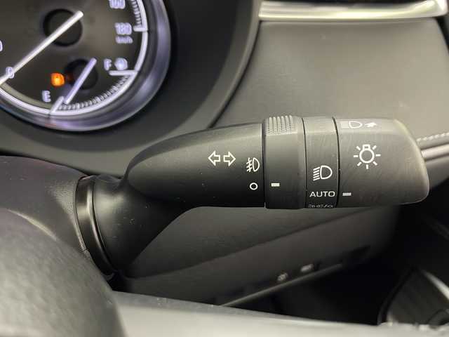 トヨタ ハリアー G 秋田県 2021(令3)年 2.7万km ホワイトパールクリスタルシャイン ４WD/純正ナビ/　(FM/AM/AUX/USB/Bluetooth/フルセグテレビ)/バックカメラ/ビルトインETC/横滑り防止装置/レーンキープアシスト/前後コーナーセンサー/レーダークルーズコントロール/LEDライト/オートライト/オートマチックハイビーム/純正アルミホイール/純正ドアバイザー/パワーバックドア/ミラーヒーター/デジタルインナーミラー/パーキングサポートブレーキ/スペアキー/フロアマット/オートエアコン/デュアルエアコン/ステアリングリモコン/プッシュスタート/スマートキー/電動格納ミラー/ウインカーミラー