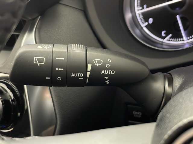 トヨタ ハリアー G 秋田県 2021(令3)年 2.7万km ホワイトパールクリスタルシャイン ４WD/純正ナビ/　(FM/AM/AUX/USB/Bluetooth/フルセグテレビ)/バックカメラ/ビルトインETC/横滑り防止装置/レーンキープアシスト/前後コーナーセンサー/レーダークルーズコントロール/LEDライト/オートライト/オートマチックハイビーム/純正アルミホイール/純正ドアバイザー/パワーバックドア/ミラーヒーター/デジタルインナーミラー/パーキングサポートブレーキ/スペアキー/フロアマット/オートエアコン/デュアルエアコン/ステアリングリモコン/プッシュスタート/スマートキー/電動格納ミラー/ウインカーミラー