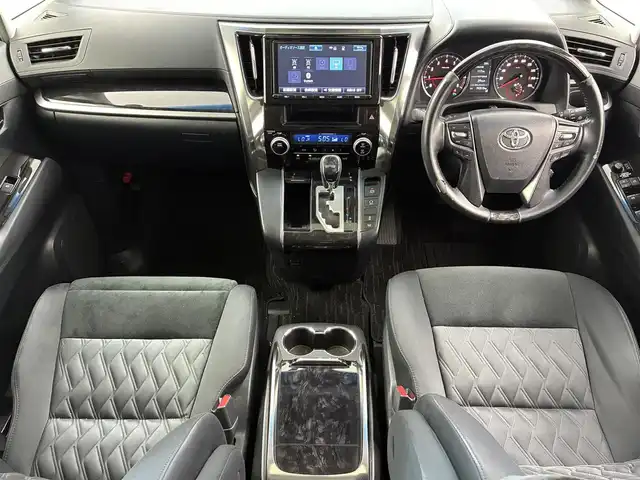 トヨタ ヴェルファイア Z Aエディション 愛知県 2018(平30)年 7.5万km ホワイトパールクリスタルシャイン 純正9型SDナビ【Bluetooth CD DVD SD フルセグ　品番：NSZT-Y66T】/フリップダウンモニター/バックカメラ/ビルトインETC /ドライブレコーダー/WAC/両側パワースライドドア/衝突軽減ブレーキ/レーダークルーズコントロール/レーンキープアシスト/ブレーキホールド/LEDヘッドライト/オートライト/オートマチックハイビーム/フォグランプ/クリアランスソナー/ステアリングリモコン/オットマン/ウォークスルー/オート電度格納ドアミラー/純正ドアバイザー/社外アルミホイール【レオニス製】/禁煙車