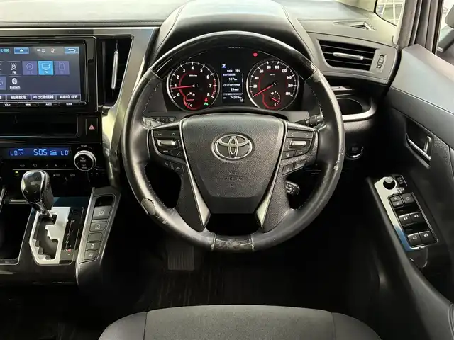 トヨタ ヴェルファイア Z Aエディション 愛知県 2018(平30)年 7.5万km ホワイトパールクリスタルシャイン 純正9型SDナビ【Bluetooth CD DVD SD フルセグ　品番：NSZT-Y66T】/フリップダウンモニター/バックカメラ/ビルトインETC /ドライブレコーダー/WAC/両側パワースライドドア/衝突軽減ブレーキ/レーダークルーズコントロール/レーンキープアシスト/ブレーキホールド/LEDヘッドライト/オートライト/オートマチックハイビーム/フォグランプ/クリアランスソナー/ステアリングリモコン/オットマン/ウォークスルー/オート電度格納ドアミラー/純正ドアバイザー/社外アルミホイール【レオニス製】/禁煙車