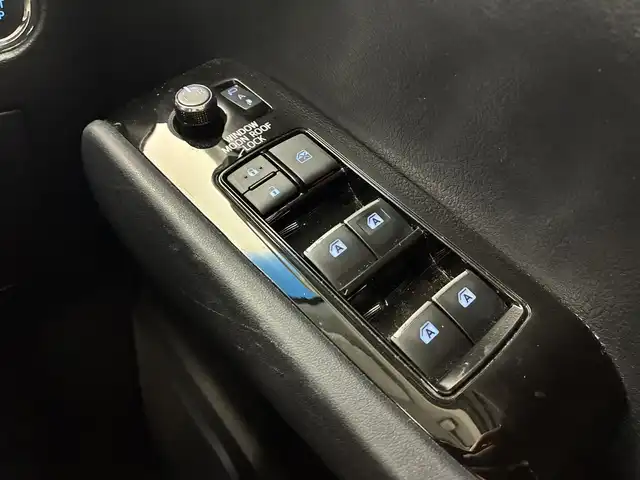 トヨタ ヴェルファイア Z Aエディション 愛知県 2018(平30)年 7.5万km ホワイトパールクリスタルシャイン 純正9型SDナビ【Bluetooth CD DVD SD フルセグ　品番：NSZT-Y66T】/フリップダウンモニター/バックカメラ/ビルトインETC /ドライブレコーダー/WAC/両側パワースライドドア/衝突軽減ブレーキ/レーダークルーズコントロール/レーンキープアシスト/ブレーキホールド/LEDヘッドライト/オートライト/オートマチックハイビーム/フォグランプ/クリアランスソナー/ステアリングリモコン/オットマン/ウォークスルー/オート電度格納ドアミラー/純正ドアバイザー/社外アルミホイール【レオニス製】/禁煙車