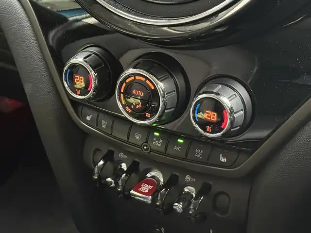 ＭＩＮＩ ミニ クロスオーバー クーパー D 和歌山県 2019(令1)年 6.6万km 青Ⅱ インテリＳＦ　/ＡＣＣ　/純正ナビ　/Ｂカメラ　/コーナーセンサー　/電動バックドア　　/ルーフレール　/ＬＥＤヘッドライト　/シートヒーター　/アンビエントライト　/ドラレコ　/ミラー型ＥＴＣ