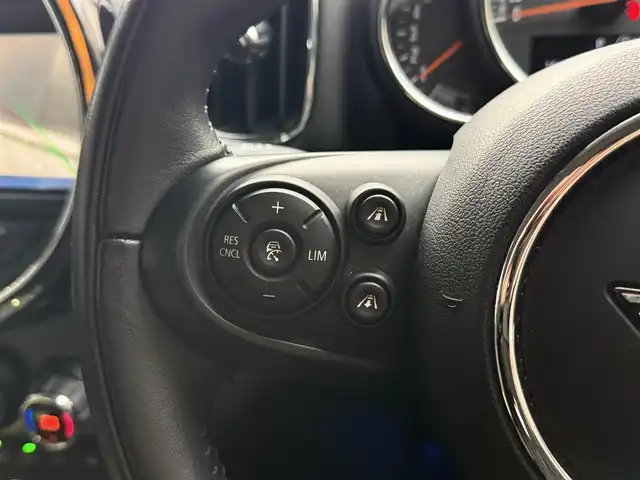 ＭＩＮＩ ミニ クロスオーバー クーパー D 和歌山県 2019(令1)年 6.6万km 青Ⅱ インテリＳＦ　/ＡＣＣ　/純正ナビ　/Ｂカメラ　/コーナーセンサー　/電動バックドア　　/ルーフレール　/ＬＥＤヘッドライト　/シートヒーター　/アンビエントライト　/ドラレコ　/ミラー型ＥＴＣ