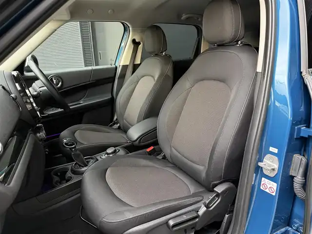 ＭＩＮＩ ミニ クロスオーバー クーパー D 和歌山県 2019(令1)年 6.6万km 青Ⅱ インテリＳＦ　/ＡＣＣ　/純正ナビ　/Ｂカメラ　/コーナーセンサー　/電動バックドア　　/ルーフレール　/ＬＥＤヘッドライト　/シートヒーター　/アンビエントライト　/ドラレコ　/ミラー型ＥＴＣ