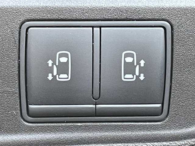 日産 セレナ ハイウェイスター 山口県 2017(平29)年 9.8万km ブリリアントホワイトパール 9型ナビ フルセグTV CD DVD BT BD/フリップダウンモニター/バックカメラ/両側パワースライドドア/LEDオートヘッドライト/フォグライト/クルーズコントロール/スマートキー 2個/バックソナー/前後ドラレコ/ステアリングリモコン/ハンズフリーオートスライドドア/衝突被害軽減ブレーキ/レーンアシスト/禁煙車