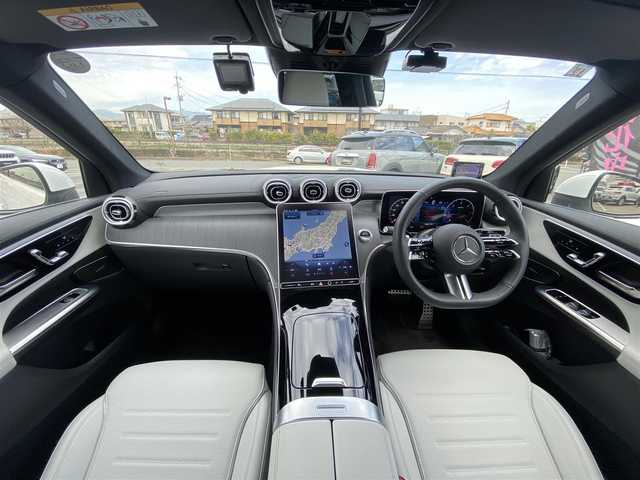 メルセデス・ベンツ Ｍ・ベンツ ＧＬＣ２２０ d 4マチック 福岡県 2023(令5)年 0.8万km パール ・1オーナー/・サンルーフ/・アダプティブクルーズコントロール/・純正HDDナビ/USB/Bluetooth/AppleCarPlay/・全方位カメラ/・白革シート/シートヒーター/・ドライブレコーダー/・フルセグ/・ETC/・純正20AW/・プッシュスタート/・パーキングアシスト/・アイドリングストップ/・スマートキー/・スペアキー/・パワーシート/・レーンキープアシスト/・オートライト/・LEDライト/・置くだけ充電/・パドルシフト/・アンビエントライト/・保証書/・取扱説明書/・記録簿