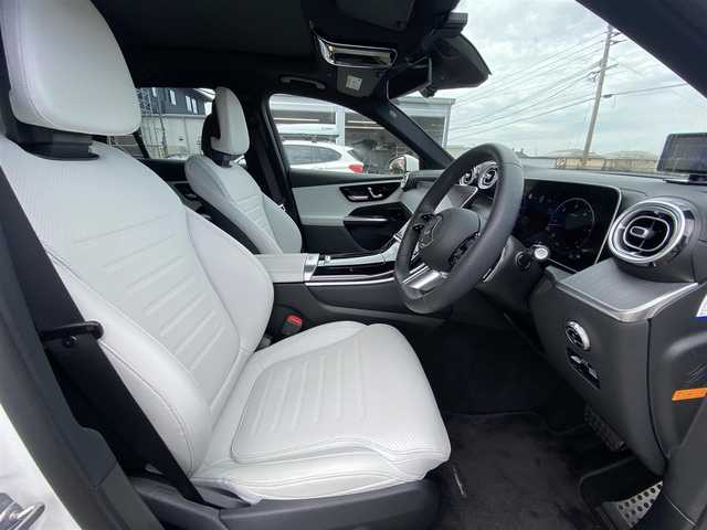 メルセデス・ベンツ Ｍ・ベンツ ＧＬＣ２２０ d 4マチック 福岡県 2023(令5)年 0.8万km パール ・1オーナー/・サンルーフ/・アダプティブクルーズコントロール/・純正HDDナビ/USB/Bluetooth/AppleCarPlay/・全方位カメラ/・白革シート/シートヒーター/・ドライブレコーダー/・フルセグ/・ETC/・純正20AW/・プッシュスタート/・パーキングアシスト/・アイドリングストップ/・スマートキー/・スペアキー/・パワーシート/・レーンキープアシスト/・オートライト/・LEDライト/・置くだけ充電/・パドルシフト/・アンビエントライト/・保証書/・取扱説明書/・記録簿