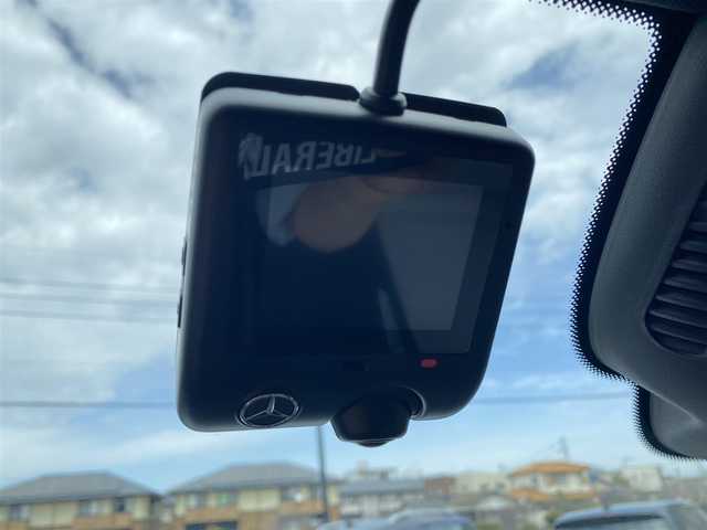 メルセデス・ベンツ Ｍ・ベンツ ＧＬＣ２２０ d 4マチック 福岡県 2023(令5)年 0.8万km パール ・1オーナー/・サンルーフ/・アダプティブクルーズコントロール/・純正HDDナビ/USB/Bluetooth/AppleCarPlay/・全方位カメラ/・白革シート/シートヒーター/・ドライブレコーダー/・フルセグ/・ETC/・純正20AW/・プッシュスタート/・パーキングアシスト/・アイドリングストップ/・スマートキー/・スペアキー/・パワーシート/・レーンキープアシスト/・オートライト/・LEDライト/・置くだけ充電/・パドルシフト/・アンビエントライト/・保証書/・取扱説明書/・記録簿