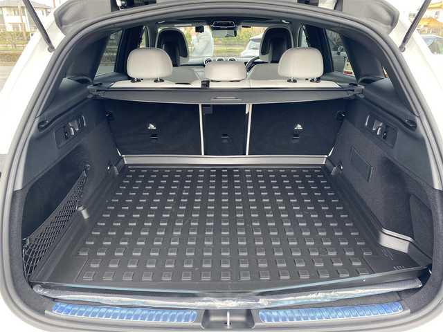 メルセデス・ベンツ Ｍ・ベンツ ＧＬＣ２２０ d 4マチック 福岡県 2023(令5)年 0.8万km パール ・1オーナー/・サンルーフ/・アダプティブクルーズコントロール/・純正HDDナビ/USB/Bluetooth/AppleCarPlay/・全方位カメラ/・白革シート/シートヒーター/・ドライブレコーダー/・フルセグ/・ETC/・純正20AW/・プッシュスタート/・パーキングアシスト/・アイドリングストップ/・スマートキー/・スペアキー/・パワーシート/・レーンキープアシスト/・オートライト/・LEDライト/・置くだけ充電/・パドルシフト/・アンビエントライト/・保証書/・取扱説明書/・記録簿