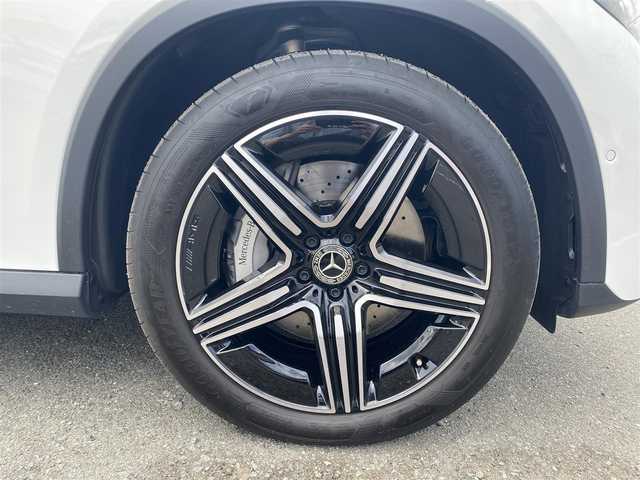 メルセデス・ベンツ Ｍ・ベンツ ＧＬＣ２２０ d 4マチック 福岡県 2023(令5)年 0.8万km パール ・1オーナー/・サンルーフ/・アダプティブクルーズコントロール/・純正HDDナビ/USB/Bluetooth/AppleCarPlay/・全方位カメラ/・白革シート/シートヒーター/・ドライブレコーダー/・フルセグ/・ETC/・純正20AW/・プッシュスタート/・パーキングアシスト/・アイドリングストップ/・スマートキー/・スペアキー/・パワーシート/・レーンキープアシスト/・オートライト/・LEDライト/・置くだけ充電/・パドルシフト/・アンビエントライト/・保証書/・取扱説明書/・記録簿