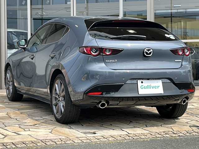 マツダ マツダ３ファストバック 15S ツーリング 静岡県 2020(令2)年 3.3万km ポリメタルグレーM 純正ナビ/・AM/・FM/・Bluetooth/・USB/・CD/DVD/・メモリーオーディオ/・フルセグTV/・HDMI/主要装備/・バックカメラ/・レーダークルーズ/・ＥＴＣ/・ヘッドアップディスプレイ/・ＬＥＤヘッドライト/・純正１８インチアルミ/・ブラインドスポットモニター/・スマートブレーキサポート/・アイドリングストップ/・コーナーセンサー/・レーンキープアシスト/・横滑り防止装置