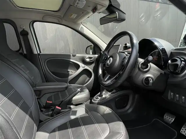 スマート ＭＣＣ スマート フォーフォー BRABUSスポーツ 長野県 2019(平31)年 2.8万km シルバー パノラマガラスルーフ/黒革シート/シートヒーター/Panasonicナビ/地デジTV/BRABUS17インチAW/専用ターボメーター/レーンアシスト/パークセンサー/衝突警告/アイドリングストップ/LIMコントロール/パドルシフト/ETC/保証書・取説・スペアキー