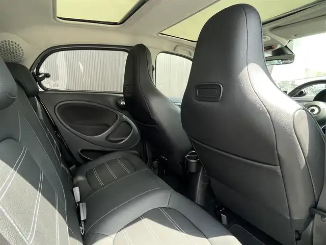 スマート ＭＣＣ スマート フォーフォー BRABUSスポーツ 長野県 2019(平31)年 2.8万km シルバー パノラマガラスルーフ/黒革シート/シートヒーター/Panasonicナビ/地デジTV/BRABUS17インチAW/専用ターボメーター/レーンアシスト/パークセンサー/衝突警告/アイドリングストップ/LIMコントロール/パドルシフト/ETC/保証書・取説・スペアキー