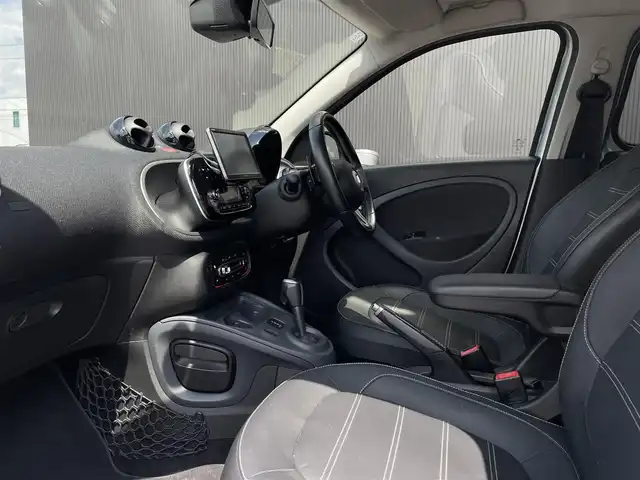 スマート ＭＣＣ スマート フォーフォー BRABUSスポーツ 長野県 2019(平31)年 2.8万km シルバー パノラマガラスルーフ/黒革シート/シートヒーター/Panasonicナビ/地デジTV/BRABUS17インチAW/専用ターボメーター/レーンアシスト/パークセンサー/衝突警告/アイドリングストップ/LIMコントロール/パドルシフト/ETC/保証書・取説・スペアキー