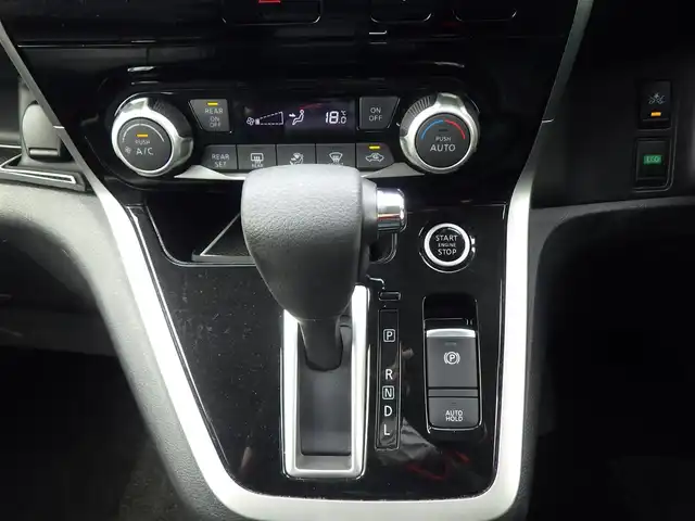 日産 セレナ ハイウェイスターVセレクションⅡ 愛知県 2019(平31)年 4.9万km ダイヤモンドブラック エマージェンシーブレーキ/プロパイロット/インテリジェントクルーズコントロール/ハンスフリー両側パワースライドドア/純正SDナビ/地デジTV/【BD/DVD/CD再生機能　Bluetooth接続】/アラウンドビューモニター/フリップダウンモニター/ドライブレコーダー（DJ4-D）/革巻きステアリング/ステアリングスイッチ/ETC/LEDヘッドライト/フォグライト/ウインカーミラー/コーナーセンサー/純正16インチアルミホイル/サイド/カーテンエアバッグ/インテリジェントキー