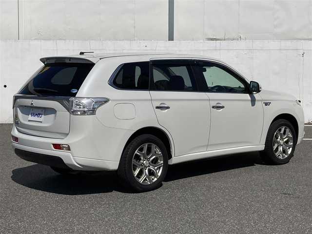 三菱 アウトランダー ＰＨＥＶ G ナビパッケージ 千葉県 2014(平26)年 9.8万km シルキーホワイト (株)IDOMが運営する【じしゃロン八千代店】の自社ローン対象車両になります。こちらは現金またはオートローンご利用時の価格です。自社ローンご希望の方は別途その旨お申付け下さい/純正ナビ/CD/DVD/BT/DTV/バックカメラ/パワーバックドア/クイックチャージ/スマートキー/クルーズコントロール/前席シートヒーター/パワーバックドア/レーンキープアシスト