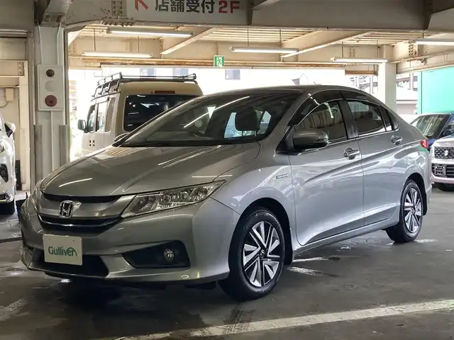 ホンダ グレイス ハイブリッド EX 愛知県 2015(平27)年 9.6万km ティンテッドシルバーM 禁煙車/社外SDナビ/ FM/AM/DVD/CD/SD/USB/Bluetooth/フルセグTV/バックカメラ/ETC/クルーズコントロール/パドルシフト/革巻きステアリング/ステアリングスイッチ/AUTOライト/LEDヘッドライト/フォグランプ/電動格納ミラー/バニティミラー/ウィンカーミラー/純正フロアマット/ドアバイザー/新車時保証書