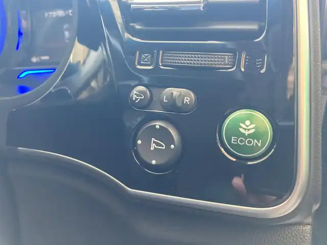 ホンダ グレイス ハイブリッド EX 愛知県 2015(平27)年 9.6万km ティンテッドシルバーM 禁煙車/社外SDナビ/ FM/AM/DVD/CD/SD/USB/Bluetooth/フルセグTV/バックカメラ/ETC/クルーズコントロール/パドルシフト/革巻きステアリング/ステアリングスイッチ/AUTOライト/LEDヘッドライト/フォグランプ/電動格納ミラー/バニティミラー/ウィンカーミラー/純正フロアマット/ドアバイザー/新車時保証書
