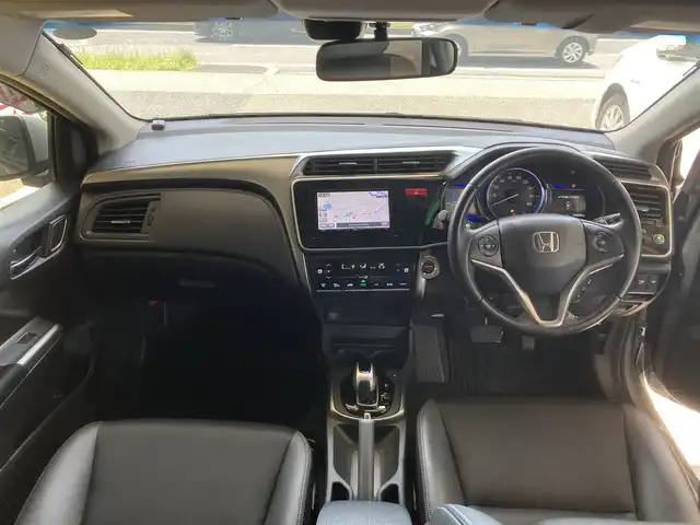 ホンダ グレイス ハイブリッド EX 愛知県 2015(平27)年 9.6万km ティンテッドシルバーM 禁煙車/社外SDナビ/ FM/AM/DVD/CD/SD/USB/Bluetooth/フルセグTV/バックカメラ/ETC/クルーズコントロール/パドルシフト/革巻きステアリング/ステアリングスイッチ/AUTOライト/LEDヘッドライト/フォグランプ/電動格納ミラー/バニティミラー/ウィンカーミラー/純正フロアマット/ドアバイザー/新車時保証書