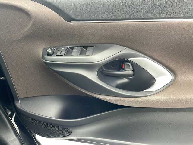 トヨタ ヤリスクロス ハイブリッド Z 沖縄県 2020(令2)年 5.4万km ブラックマイカ 純正ディスプレイオーディオ/　ナビ/BT/USB/フルセグ/ラジオ/バックカメラ/ビルトインETC/トヨタセーフティセンス/ブラインドスポットモニター/オートマチックハイビーム/LEDヘッドライト/オートライト/ハーフレザー/パワーシート/前席シートヒーター/社外17インチAW/純正フロアマット/プッシュスタート/スマートキー