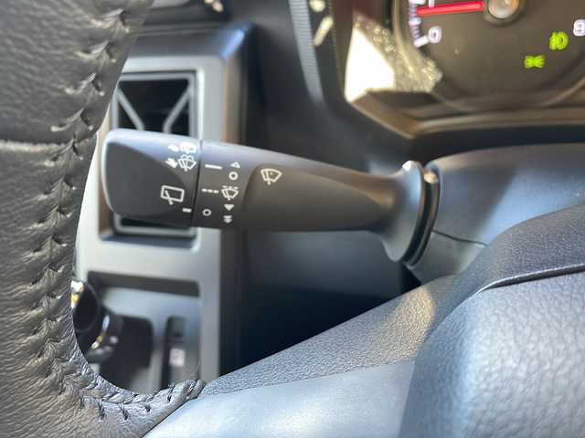 ダイハツ タフト G ダーククロムベンチャー 三重県 2023(令5)年 1.2万km レイクブルーメタリック 登録時走行距離/　11640km/禁煙車/純正メモリナビ(型番:NMZK-W72D)/　【CD/DVD/BT/フルセグTV】/全方位カメラ/衝突被害軽減システム/横滑り防止装置/盗難防止装置/電子パーキング/革巻きハンドル/ドライブレコーダー/ガラスルーフ/ルーフレール/シートヒーター/オートリトラミラー/オートライト/純正LEDライト/フォグランプ/プッシュスタート/スマートキー/スペアキー×1/アイドリングストップ/純正アルミホイール 15インチ/フロアマット