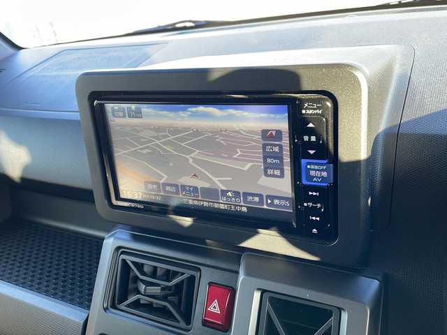 ダイハツ タフト G ダーククロムベンチャー 三重県 2023(令5)年 1.2万km レイクブルーメタリック 登録時走行距離/　11640km/禁煙車/純正メモリナビ(型番:NMZK-W72D)/　【CD/DVD/BT/フルセグTV】/全方位カメラ/衝突被害軽減システム/横滑り防止装置/盗難防止装置/電子パーキング/革巻きハンドル/ドライブレコーダー/ガラスルーフ/ルーフレール/シートヒーター/オートリトラミラー/オートライト/純正LEDライト/フォグランプ/プッシュスタート/スマートキー/スペアキー×1/アイドリングストップ/純正アルミホイール 15インチ/フロアマット
